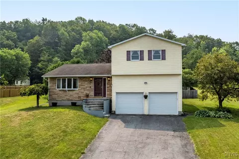 39 Clintonview Blvd, New Hartford, NY 13413