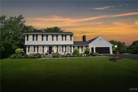 4872 Firethorn Cir, Manlius, NY 13104