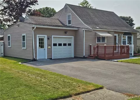 916 Armory Dr, Utica, NY 13501