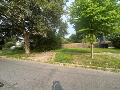 330 Holland St #32, Syracuse, NY 13204