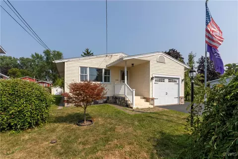 6388 Carson Dr, East Syracuse, NY 13057 photo 3