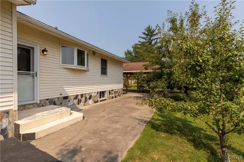6388 Carson Dr, East Syracuse, NY 13057 photo 5
