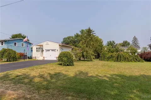 6388 Carson Dr, East Syracuse, NY 13057 photo 2