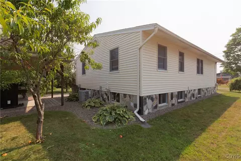6388 Carson Dr, East Syracuse, NY 13057 photo 31