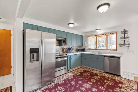 6388 Carson Dr, East Syracuse, NY 13057 photo 18