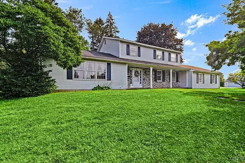 69 Woodberry Rd, New Hartford, NY 13413