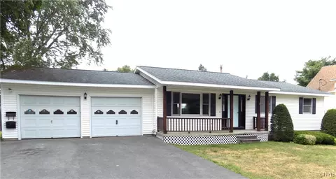 7 6th St, Whitestown, NY 13495