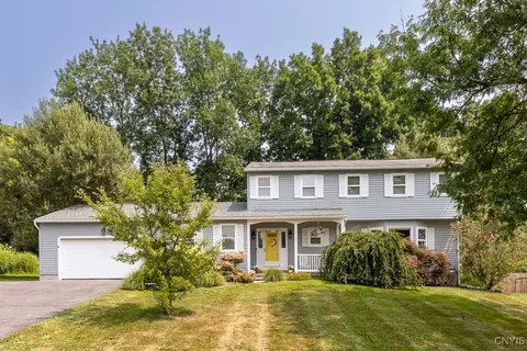 8174 Old Sunridge Dr, Manlius, NY 13104
