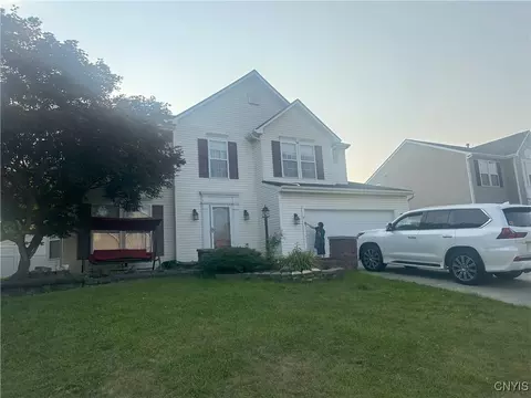 8226 Dampier Cir, Liverpool, NY 13090