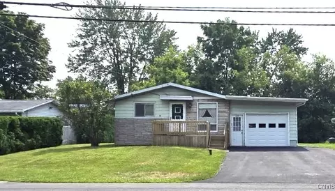229 Sunflower Dr, Salina, NY 13088