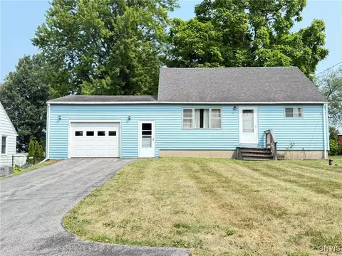 154 Kendall Dr W, East Syracuse, NY 13057