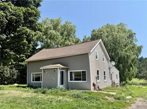 2956 Gulf Rd, Manlius, NY 13104