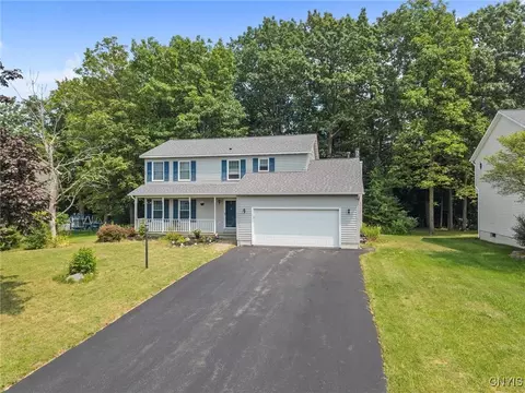 6044 Singletree Ln, Jamesville, NY 13078