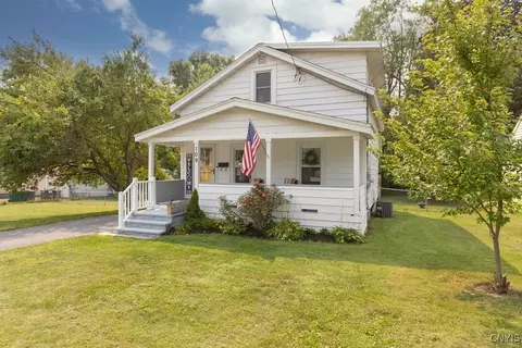 109 Grove St, North Syracuse, NY 13212
