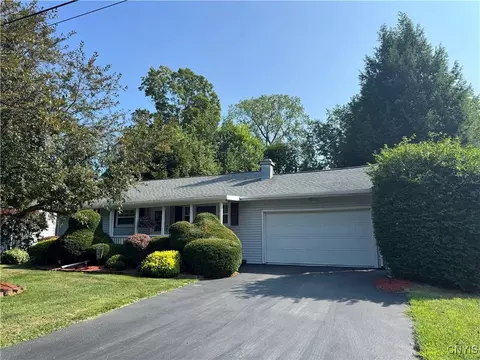 713 Deerfield Dr E, Utica, NY 13502