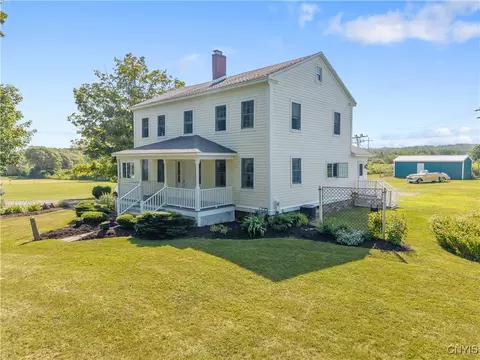 4386 W Seneca Tpke, Onondaga, NY 13215