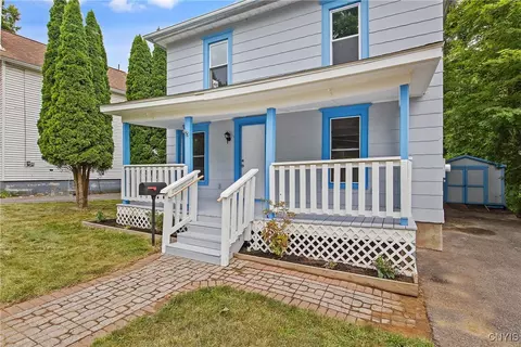 122 Maple Dr, Camillus, NY 13031