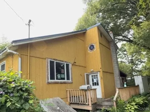 68 Hopkins St, Mount Morris, NY 14510