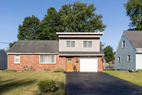 130 Maple Manor Dr, North Syracuse, NY 13212