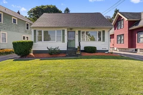 112 Hamden Dr, Salina, NY 13208