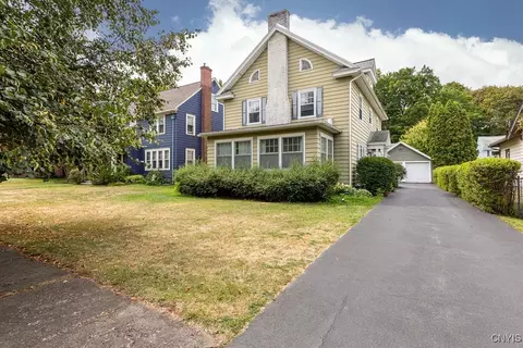 204 Twin Hills Dr, Syracuse, NY 13207