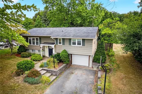 115 Sotherden Dr, Liverpool, NY 13090