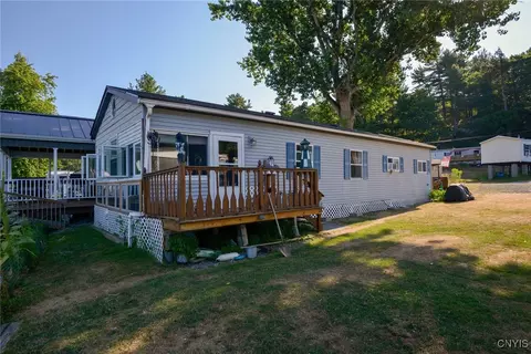211 Dillon Point Rd, Hammond, NY 13646