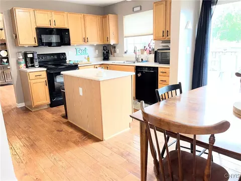 Kitchen - 5547 Rockhampton, Clay, NY 13041 photo 2 of 2