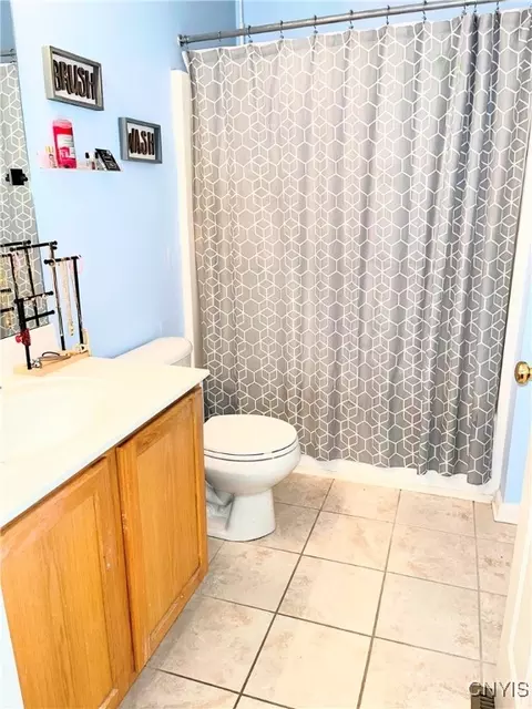 Bath - 5547 Rockhampton, Clay, NY 13041 photo 2 of 4