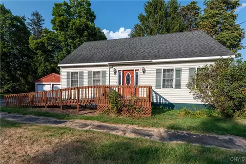 30 Jefferson St, Schroeppel, NY 13135