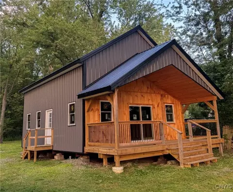 910 Morgan Rd, Memphis, NY 13112