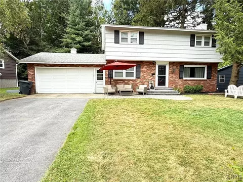 122 Sotherden Dr, Liverpool, NY 13090