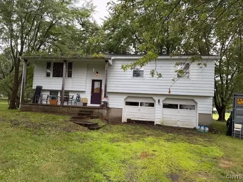 6 Meadowbrook Dr, New Hartford, NY 13413
