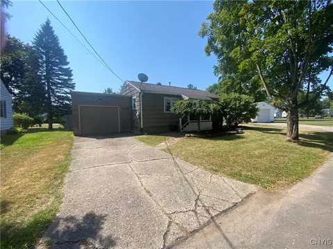 423 Leonard St, Oneida, NY 13421