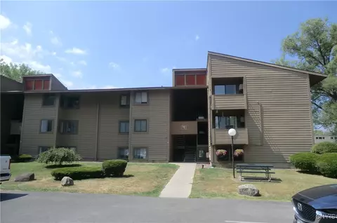 176 Watertree Dr, East Syracuse, NY 13057