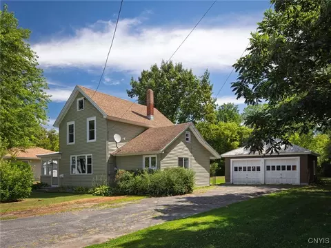34 Grove St, Adams, NY 13605