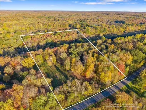 252 Paddy Lake Rd, Scriba, NY 13126