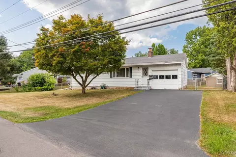 216 Fay Ln, Minoa, NY 13116