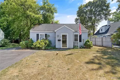 102 Waterbury Dr, Syracuse, NY 13212