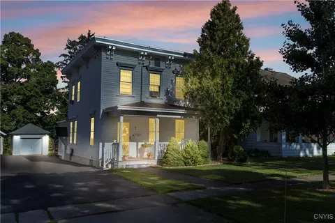 7 Hillside Ave, New Hartford, NY 13413