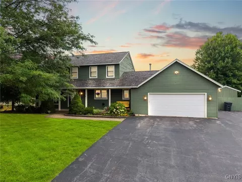 5854 Redstone Ln, Brewerton, NY 13029