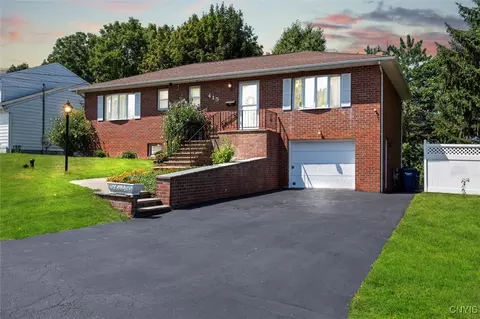 415 Kimberly Dr E, Geddes, NY 13219