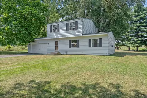 1668 Fort Hill Rd, Phelps, NY 14532