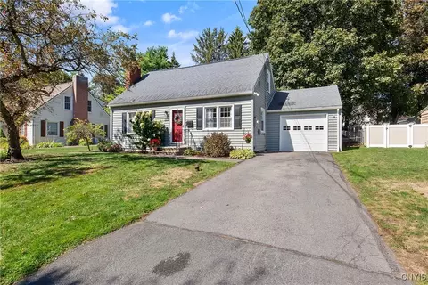 222 Ambergate Rd, Syracuse, NY 13214