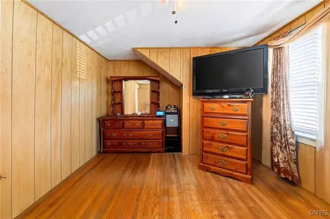 Bedroom - 330 E Florence Ave, Syracuse, NY 13205 photo 5 of 6