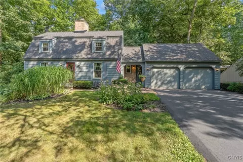 8692 Welwyn Ln, Lysander, NY 13027