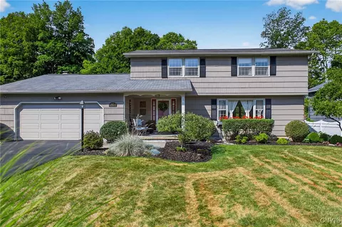 4577 Meadowridge Rd, Manlius, NY 13104