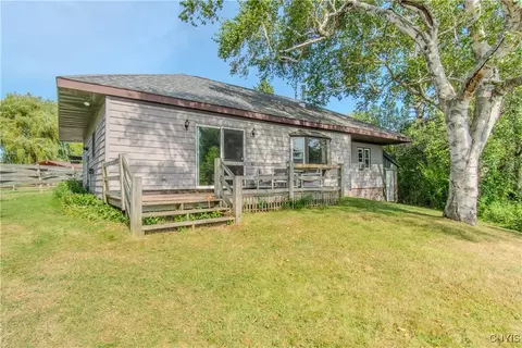17619 Hy Knoll Dr, Hounsfield, NY 13685