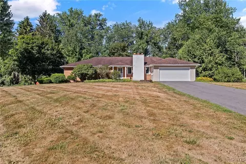 7877 Dewitt Dr, Lysander, NY 13027