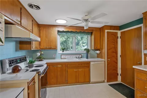 Kitchen - 7877 Dewitt Dr, Lysander, NY 13027 photo 5 of 6